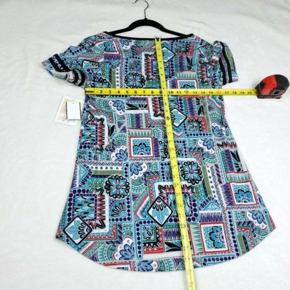 NEW LulaRoe Classic T Shirt  Womens Size XS Extra Small   Multicolor Stretch - Picture 3 of 5